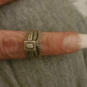 Womens engagement/wedding ring